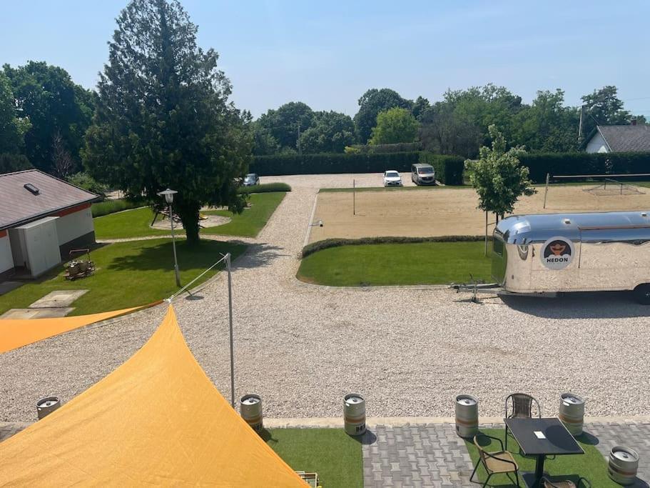 Hedon Brewing Charlie Apartment Balatonvilágos Buitenkant foto